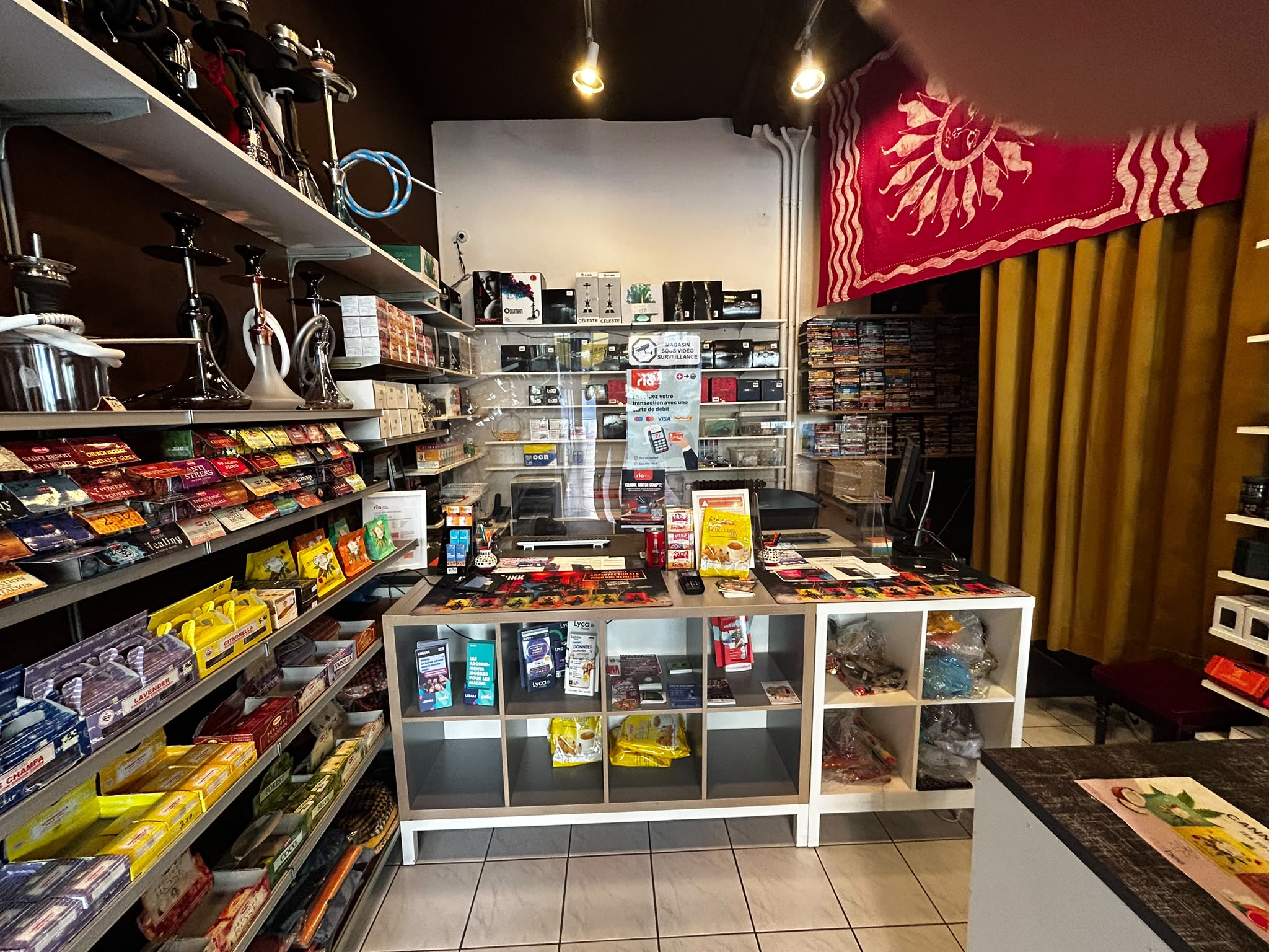 Intérieur du magasin Casa Smoke