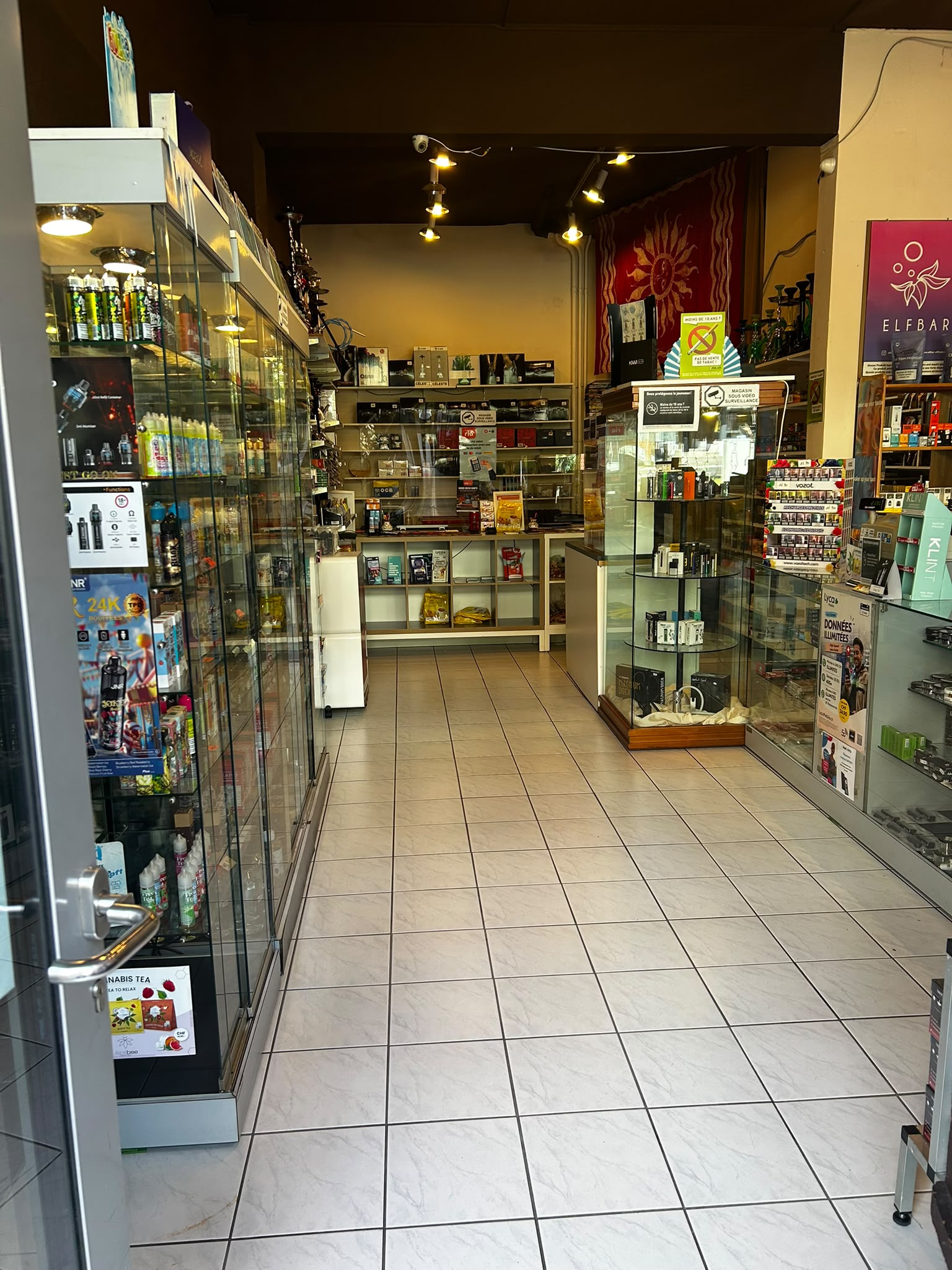 Intérieur du magasin Casa Smoke