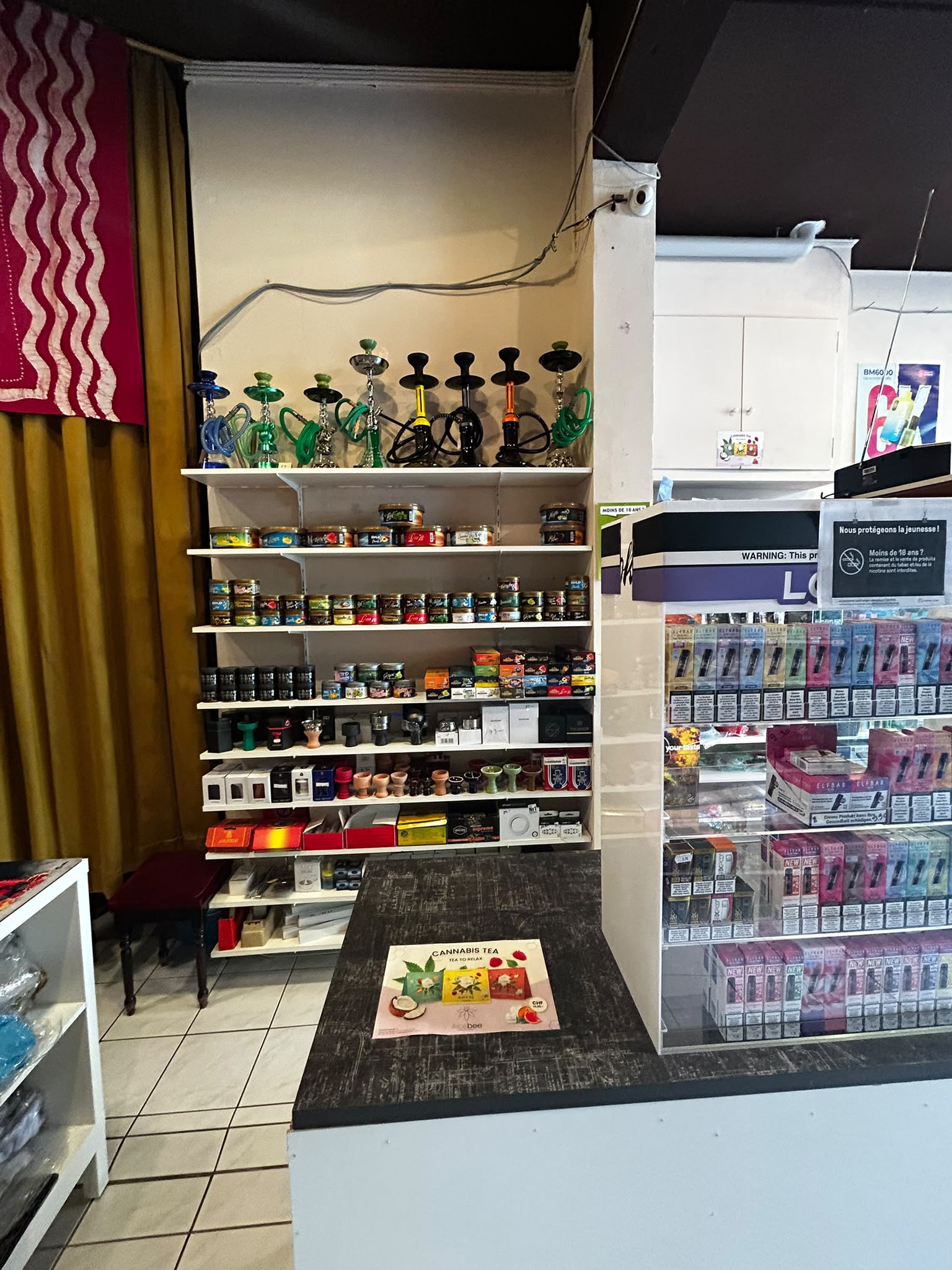 Intérieur du magasin Casa Smoke