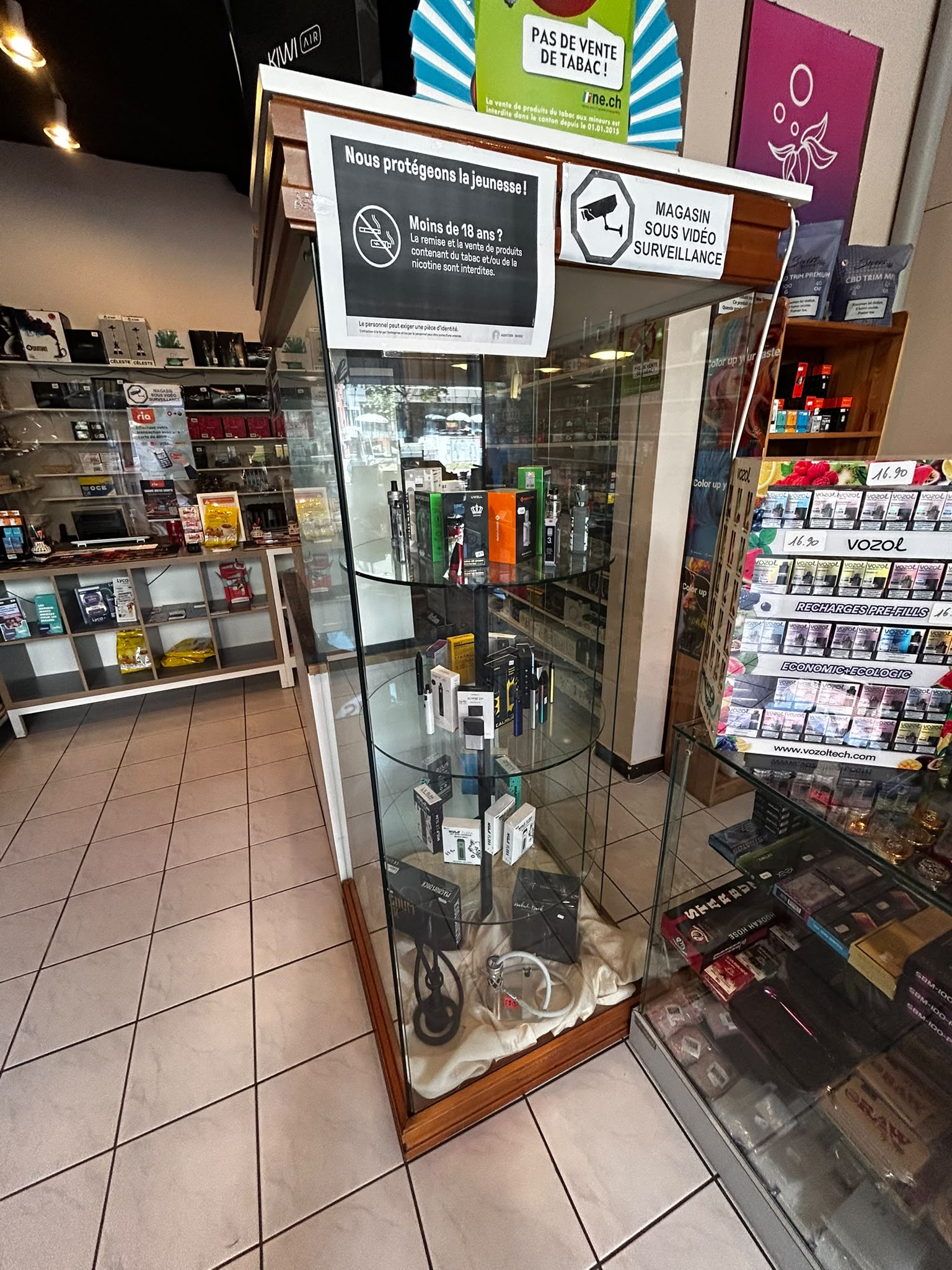 Intérieur du magasin Casa Smoke