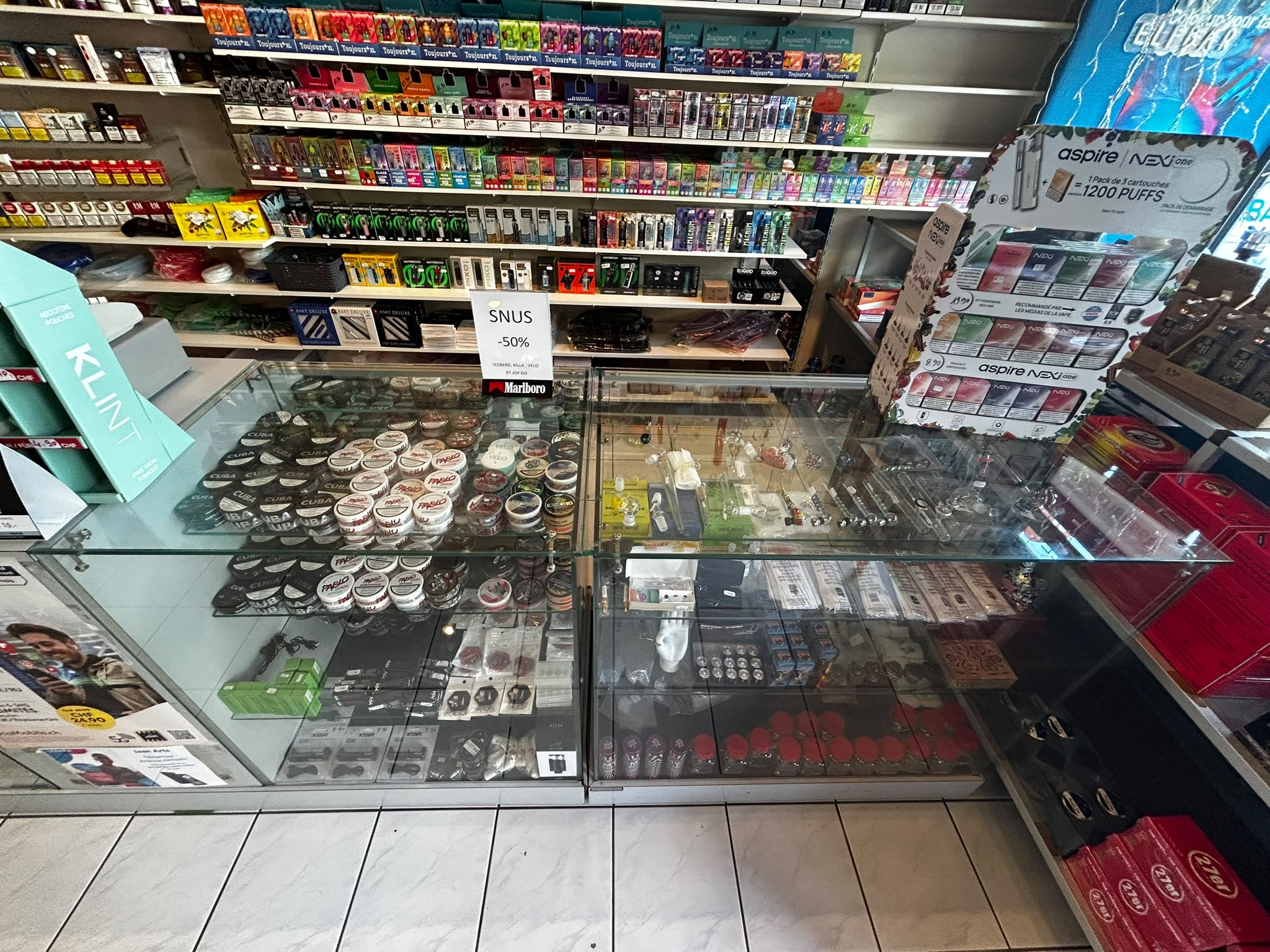 Intérieur du magasin Casa Smoke