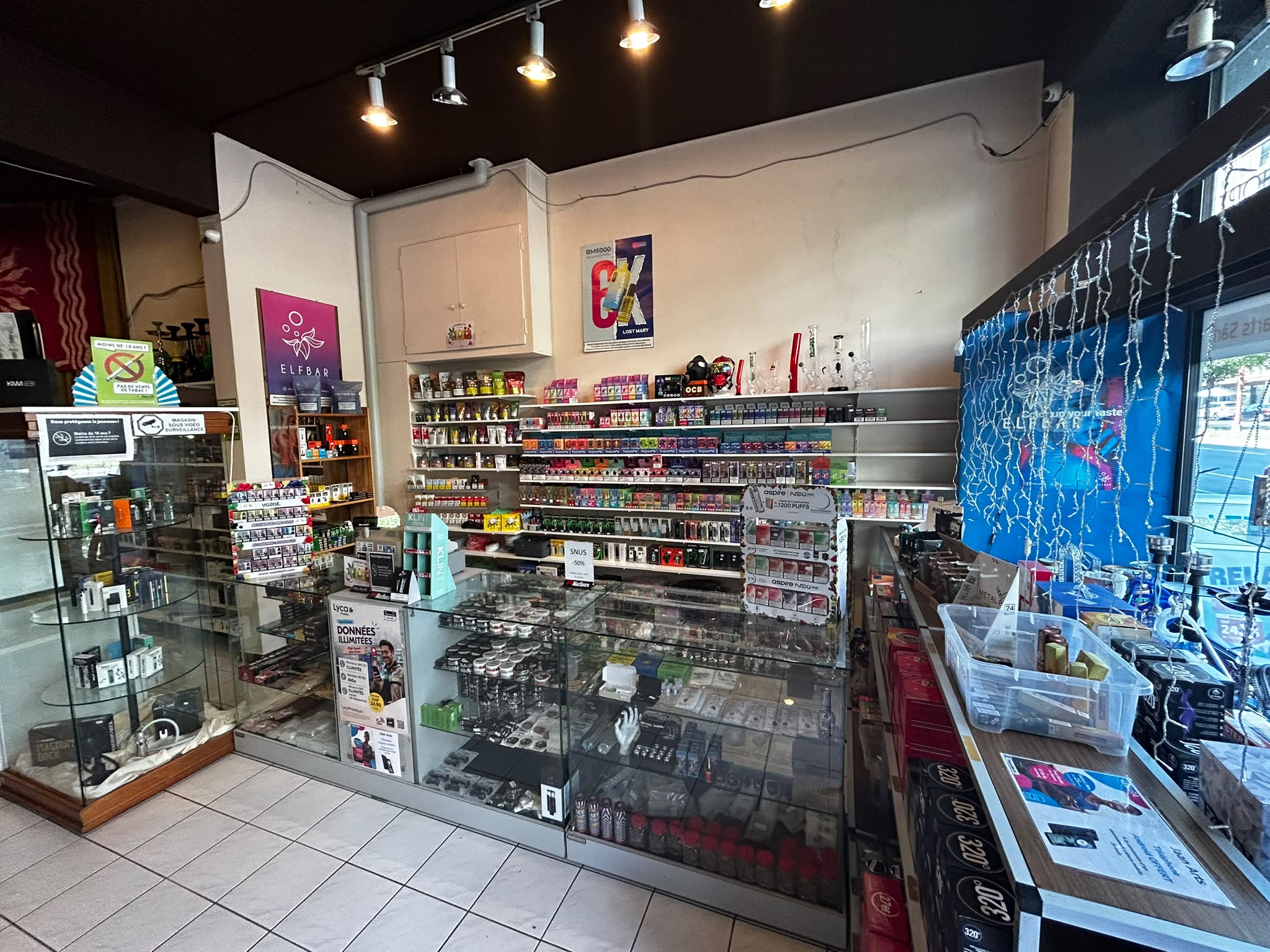 Intérieur du magasin Casa Smoke